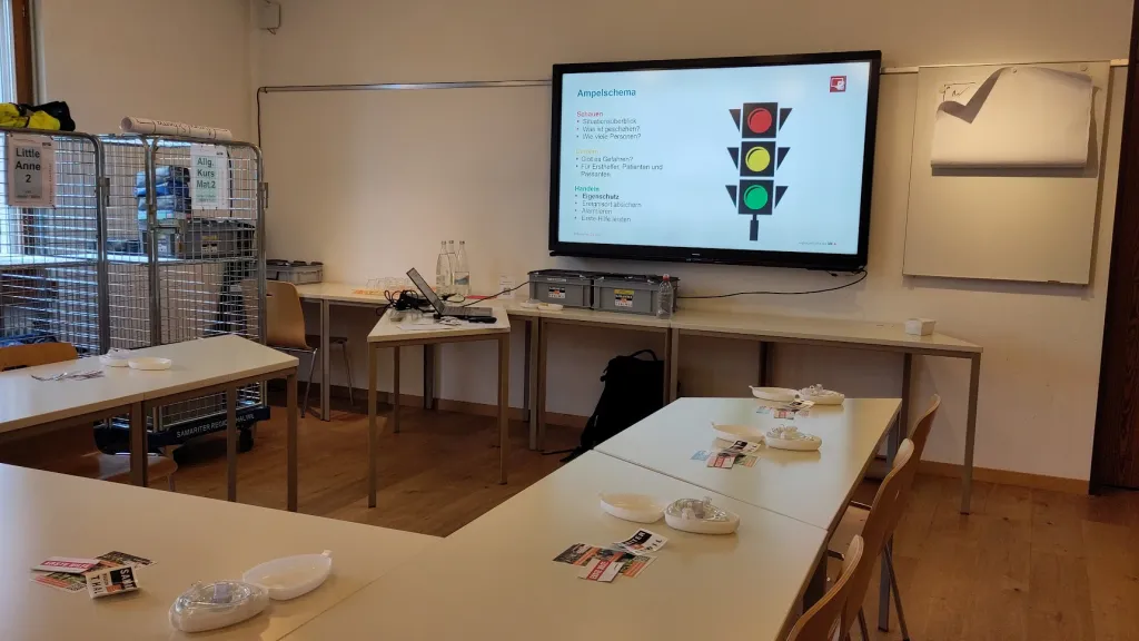 Ein Kurslokal mit aufgeblendeter Folie